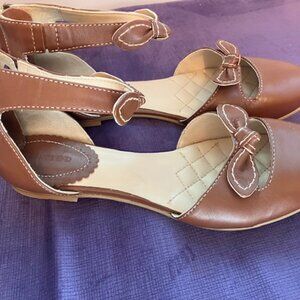 Lands End brown leather sandals size 75